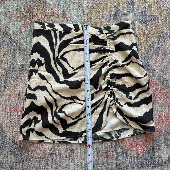 H&M Zebra Print Mini Skirt - Black and Cream - Picture 9 of 9